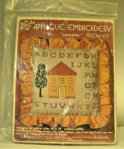 Hazel 1970er Stickerei Kaboodles "Sampler" Kissen Kit 14"x14" - Bild 1 von 2