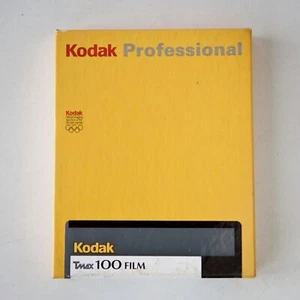 Film professionnel Kodak noir et blanc 4x5 Tmax 100 25 feuilles exp. 12/2000 scellé TMX4052 - Photo 1/4