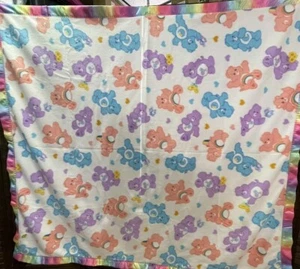 Manta de vellón con estampado Care Bears para guardería/niños (65”x 57”) - Imagen 1 de 5