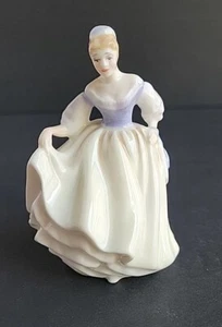 Royal Doulton 1962 "Fair Lady" HN 3216 por Peggie Davies hecho a mano y decorado  - Imagen 1 de 12