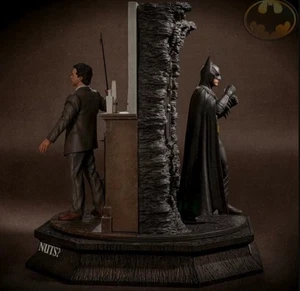 Bruce Wayne & Batman Diorama(300mm)/3DModel/Unassembled/Unpainted - Picture 1 of 4