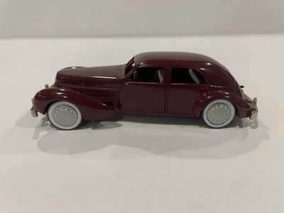 Nostalgic miniatures 1/43 1936 -37 Cord Beverly - Image 1 of 4