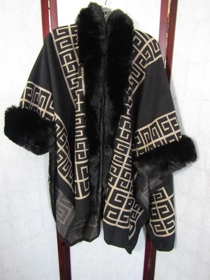 NUEVO CON ETIQUETAS AZ Mujer Piel Sintética Ruana Chal Negro/Marrón OSFM Invierno Envoltura Suave Cálido Foto 1 de 4