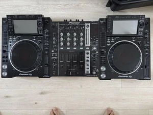 Pioner CDJ-2000 XS2 Pro Player Mixer Pair & DJM-750 - Picture 1 of 5