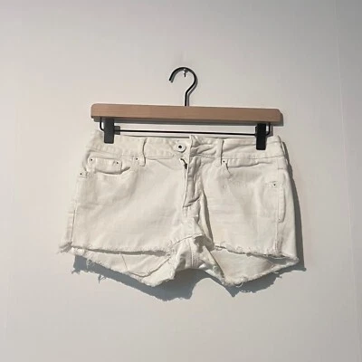 Shorts jeans feminino Bullhead tamanho 3 branco creme cintura baixa - Imagem 1 de 4