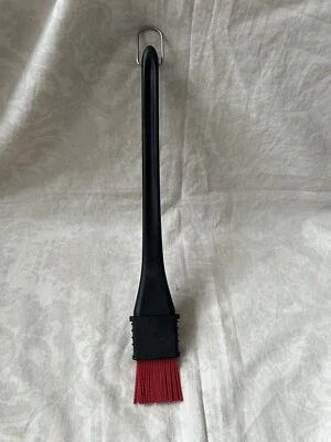 Cepillo de silicona para barbacoa Pampered Chef negro rojo gancho 16 pulgadas Foto 1 de 4