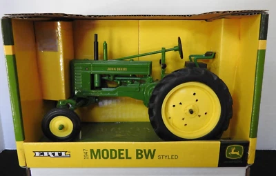 Ertl Tomy JOHN DEERE 1947 Model BW Styled Tractor 1/16 Diecast 45300 New - Image 1 of 4