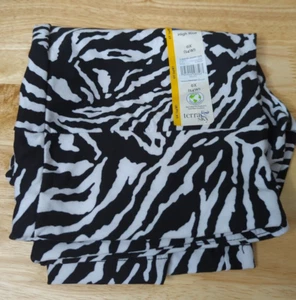 Terra & Sky Women's Plus Size Printed Leggings Capri Black White 0X (14W) - Picture 1 of 5