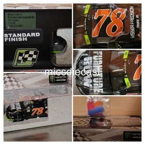 Martin Truex #78 2017 fila de muebles Chicago ganar daños 1:24 diecast FRR 793 NUEVO EN CAJA - Imagen 1 de 12