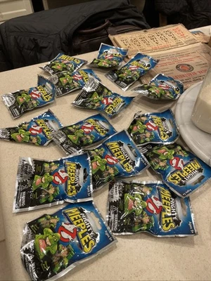 Paquete exclusivo 2016 Mighty Meeples Ghostbusters Slimer Peter Venkman nuevo lote de 15 Foto 1 de 4