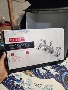 Madera de heno 8 pulgadas Grifo de baño amplio de 2 manijas en cromo 35999LF - Imagen 1 de 4