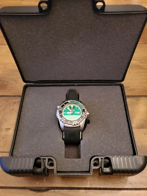 Reloj Pulsera Deep Blue Precision Diver ProAqua Para Hombres Zafiro 0370 WR 1000M Banda PU Foto 1 de 4