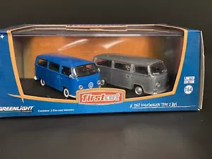 Greenlight 1/64 First Cut 1968 Volkswagen Type 2 Bus - Two Bus Set - Imagen 1 de 3