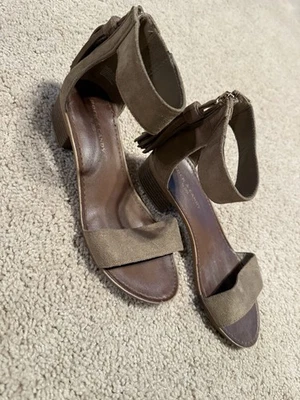 Rock Candy by Zigi Brown suede sandals womens size 8 Pre-owned - Image 1 of 4