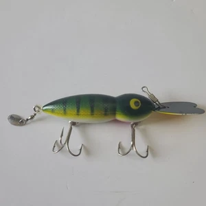Vintage 4 1/2" Angelköder. Frosch/Kaulquappe grün/gelb gestreift.   - Bild 1 von 9