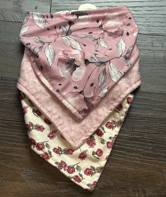 Pack de 3 baberos estilo bandana nuevos sin etiquetas rosa floral Foto 1 de 4