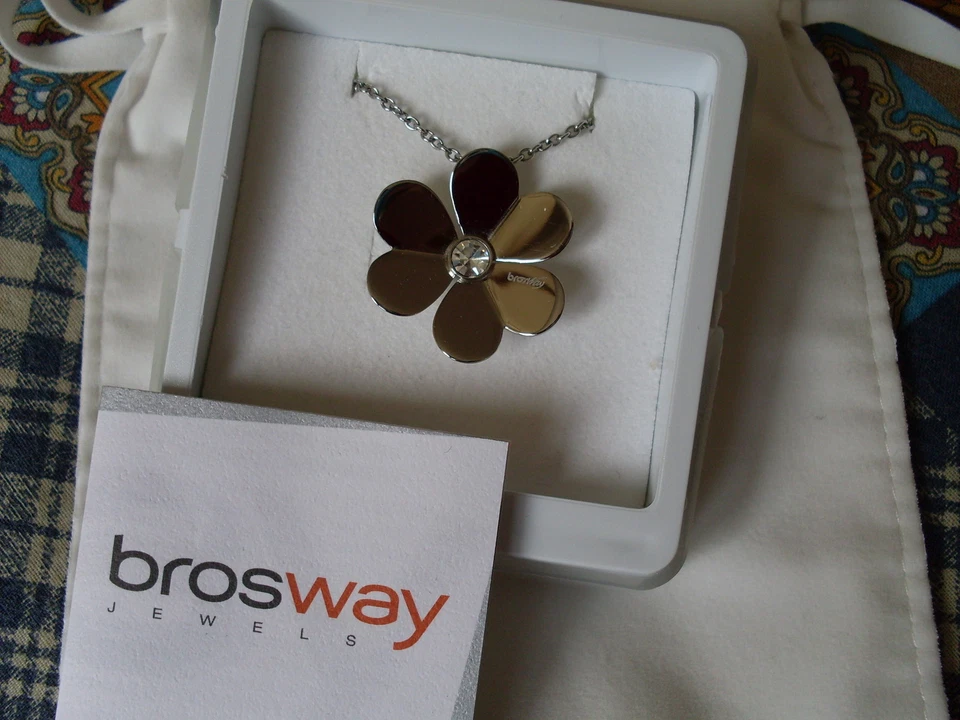 BROSWAY GIROCOLLO ACCIAIO CON PENDENTE MAXI MARGHERITA E STRASS NUOVO !! - Immagine 1 di 1