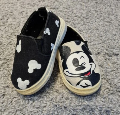 Mickey Mouse Slipper Gr. 21 Schuhe Jungen Mädchen Maus Schwarz Weiß Süß  - Bild 1 von 4