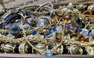 Exquisite Estate Costume Jewelry Lot High End Necklace Pendant Ring Bracelet Mix - Picture 1 of 8