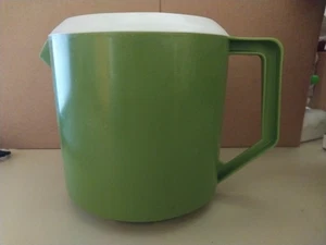 Rubbermaid Pitcher avocado green 1 1/2 quart USED - Picture 1 of 4