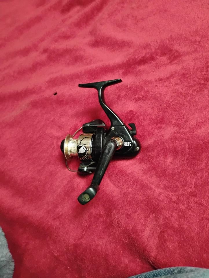 Carrete giratorio 4,8,1 relación de engranajes carrete de pesca araña Foto 1 de 4