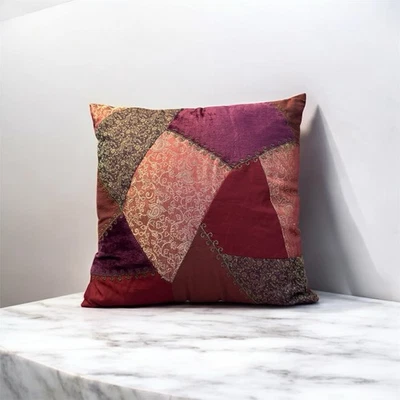 Cojín de peluche Linen & Things retazos 16” Boho Cottage Borgoña almohada Foto 1 de 4