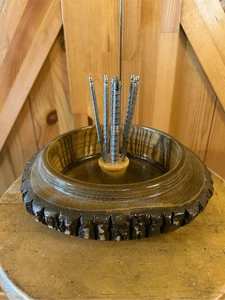 Cuenco de nueces de corteza de madera vintage Ellwood hecho a mano rústico con cascanueces y selecciones (852 - Imagen 1 de 8