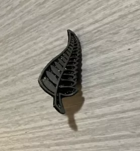 Silver Tone Shiny Finish Leaf Pin - Picture 1 of 2