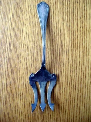 Ancienne fourchette à mignardise trident argenterie "FELIX FRERES" - Photo 1/3