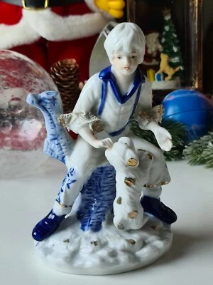 Rokoko 🙂Porzellan Figur 🎄Junge mit Hund 🤗H: 15,5 cm 🧑‍🎄Figur 🧑‍🎄 Deco🙂 - Bild 1 von 4