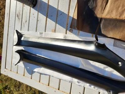 Buick Riviera GS 1966 conductor + parabrisas lateral de paso poste de pilar moldura A Foto 1 de 4