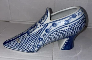 Blue & White Ceramic Ladies Pump Shoe The Canton Collection - Picture 1 of 3
