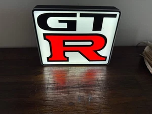 Nissan GT-R Logo - LED Light up sign - USB Powered - Foto 1 di 4