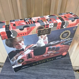 FAO Schwarz Ultimate 24 Piece Magic Set. NEW - Foto 1 di 5