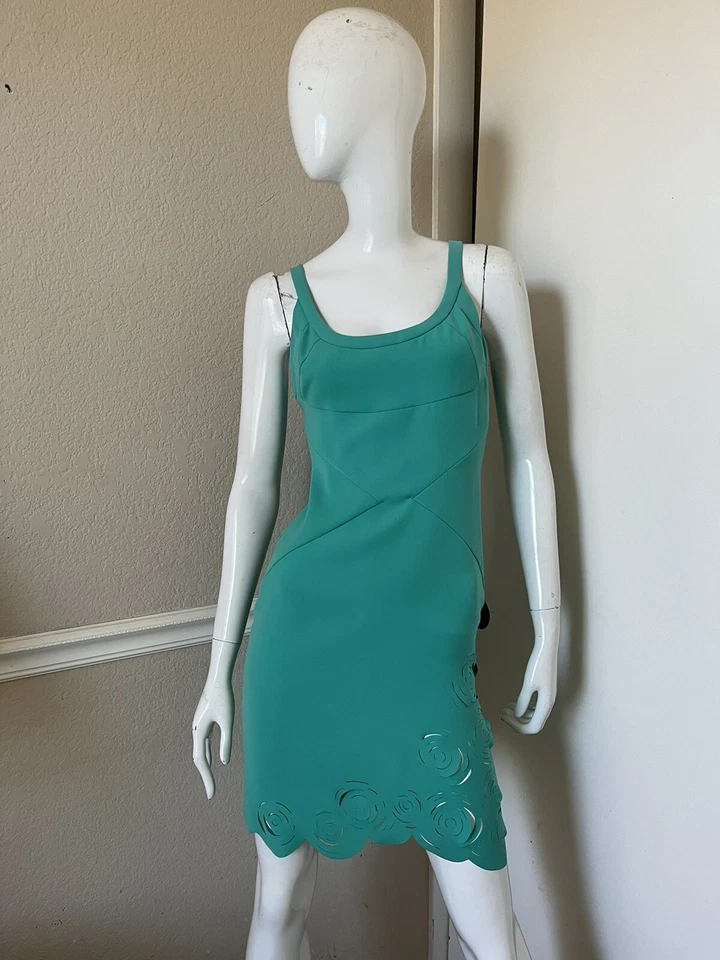 VERSACE ¡NUEVO! Vestido ceñido al cuerpo elástico sin mangas verde azulado brillante con dobladillo corte láser Foto 1 de 4