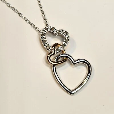 Collar colgante corazón entrelazado con acento de diamantes de plata de ley 925 Macy's Foto 1 de 4