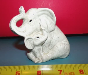 White Ceramic Mother And Baby Elephant Figurine SCIOTO 1994 - Picture 1 of 7