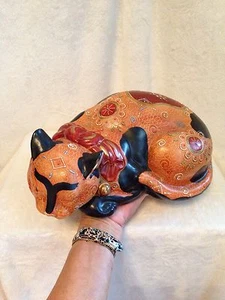 Antique Vintage Porcelain Japanese KUTANI Gold HANDPAINTED Sleeping Cat -LARGE!! - Bild 1 von 12