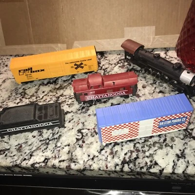 VINTAGE TYCO/HO STEAM LOCO w/ Tender + Cab + 2 cars & 14 track pieces (10" each) - Image 1 of 4