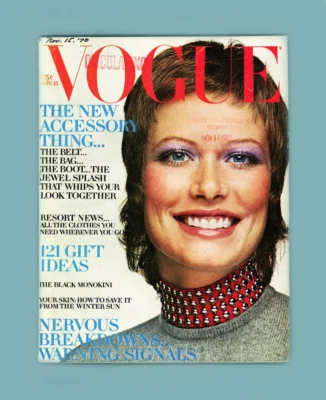 VOGUE-NOVEMBER 15,1970-JACQUELINE ONASSIS-GARBO-WARREN BEATTY-CHARLOTTE RAMPLING - Image 1 of 4