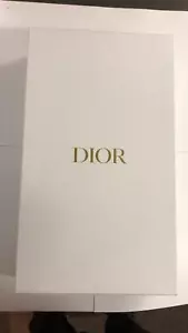 Scatola regalo Dior 2 stilisti nuova consegna nel Regno Unito - Foto 1 di 4