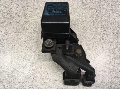 Mitsubishi 3000gt 1992 conjunto de control de aire acondicionado y fusibles térmicos con fusibles debajo del capó Foto 1 de 4