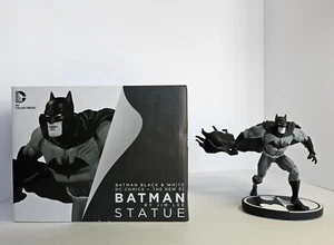 DC Collectibles Batman Black and White The New 52 Batman Statue Jim Lee - Picture 1 of 8