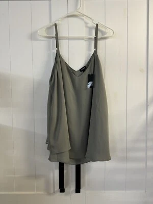 Women’s Torrid Flowy Blouse Grey/green Size 1 (14/16) NWT - Image 1 of 4