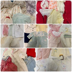 Ropa Vintage Bebé/Muñeca *ENORME Lote 40+ Piezas+* Vestidos Mamelucos Trajes *leer* - Imagen 1 de 15