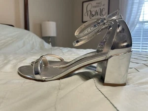 Stuart Weitzman Silver Metallic Simple Block Heel Shoes Workwear Evening GUC 9 - Picture 1 of 17