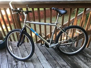 Men's Ironman Style Road Bike 26" Wheels- Nice- Local Pickup Only - Picture 1 of 19
