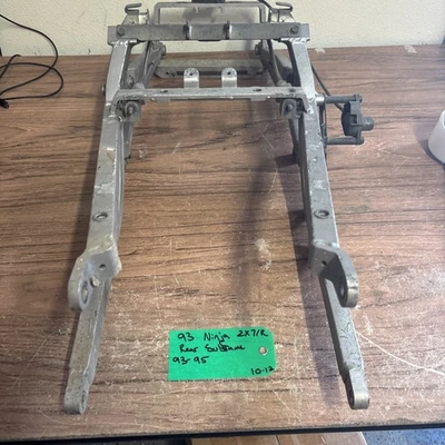 Subchasis trasero Kawasaki Ninja ZX7R OEM 1993-1995 Stock Foto 1 de 4