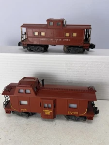 (2) S GAUGE American Flyer AC GILBERT  #977 & 935 Action & Bay Window Cabooses - Picture 1 of 8
