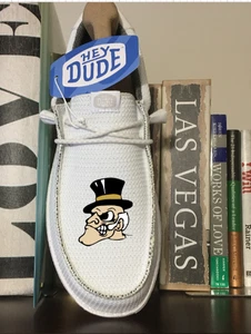 Scarpe casual Wake Forest Demon Deacons da uomo 12 bianche Hey Dudes Wally sportive in rete - Foto 1 di 7